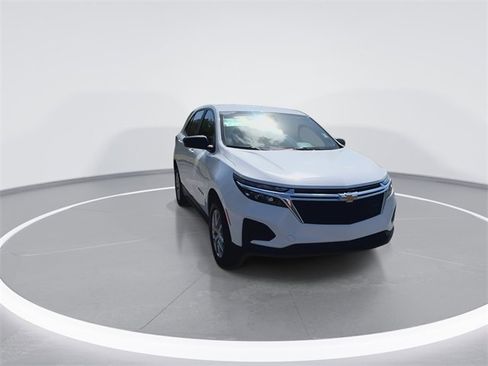 Certified 2024 Chevrolet Equinox LS w/ Driver Confidence II Package image 3