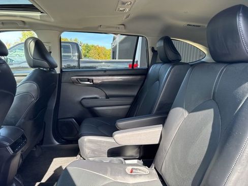 Used 2023 Toyota Highlander Limited image 10