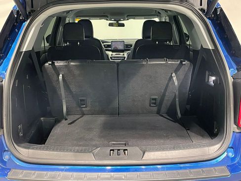 Used 2022 Ford Explorer XLT w/ Equipment Group 202A AWD/4WD image 4