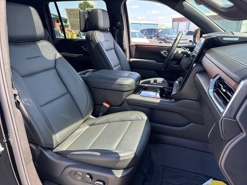 Used 2026 GMC Yukon XL Denali w/ Denali Reserve Package AWD/4WD image 12