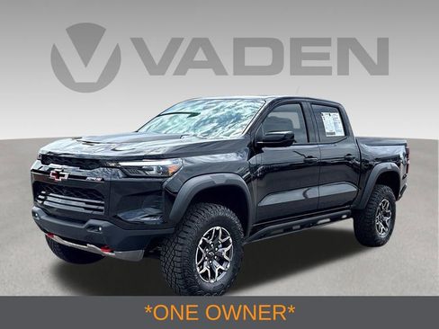 Used 2026 Chevrolet Colorado ZR2 w/ Technology Package AWD/4WD image 3