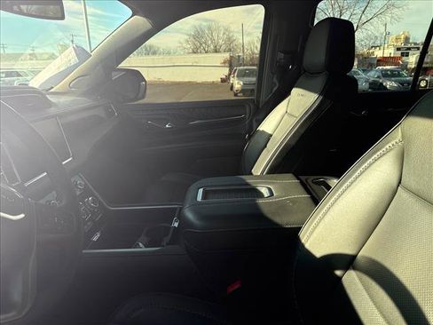 Used 2023 GMC Yukon Denali image 6