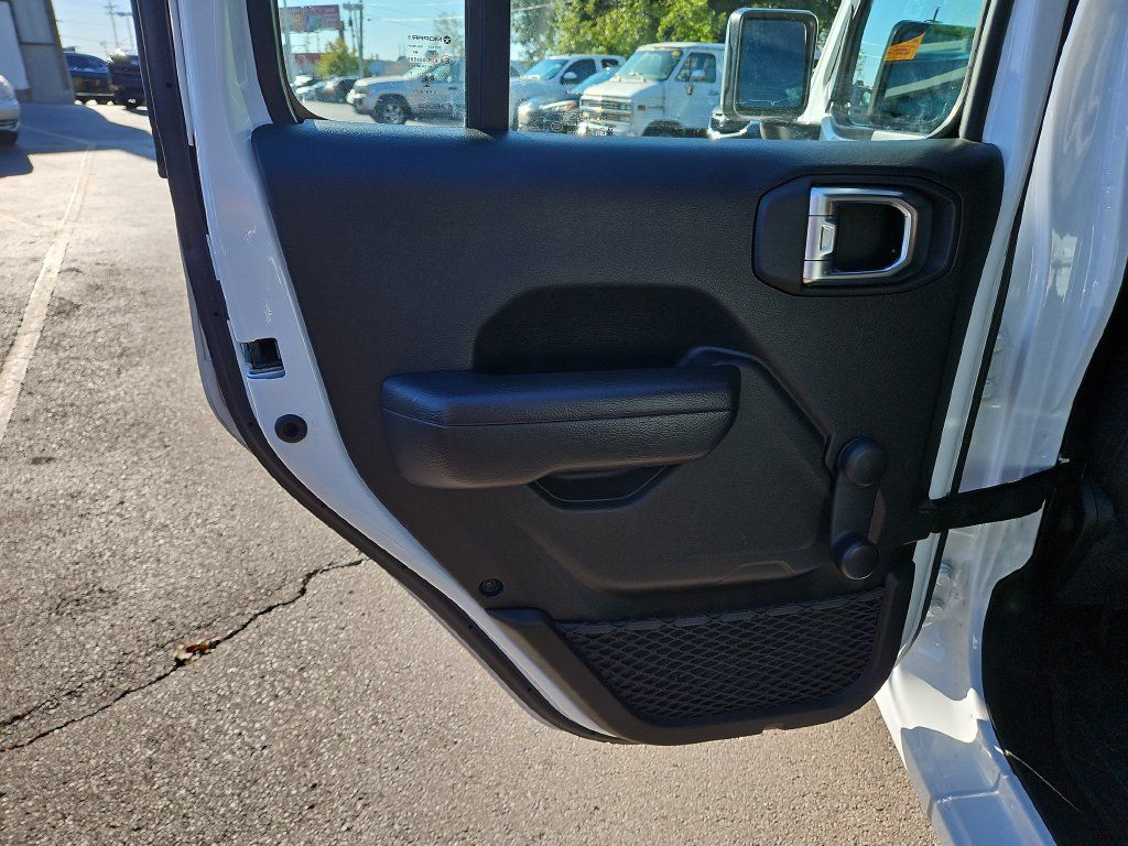 Used 2022 Jeep Wrangler Unlimited Sport AWD/4WD image 18