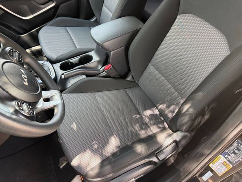 Used 2025 Kia Soul LX w/ LX Technology Package FWD image 36