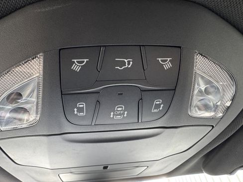 Used 2025 Chrysler Pacifica Select image 20