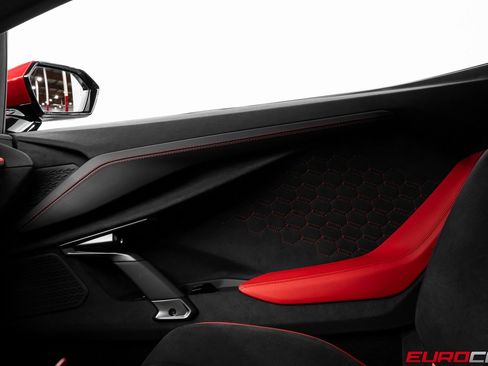 Used 2025 Lamborghini Revuelto image 28