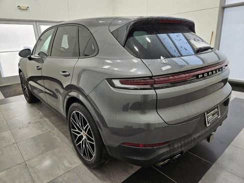 Certified 2025 Porsche Cayenne image 3
