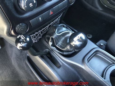 Used 2016 Jeep Wrangler Unlimited Sport w/ Connectivity Group image 19