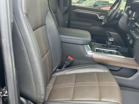 Used 2025 Chevrolet Silverado 1500 High Country w/ High Country Premium Package AWD/4WD image 28
