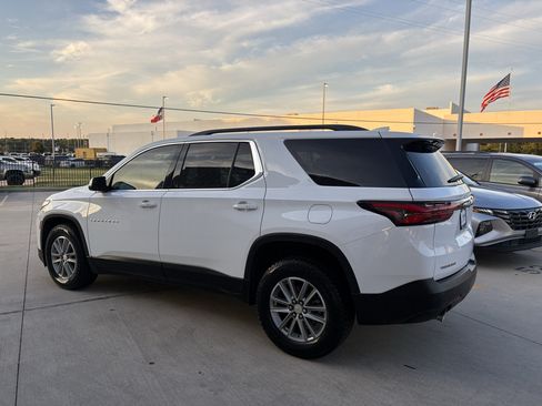 Used 2023 Chevrolet Traverse LT FWD image 6