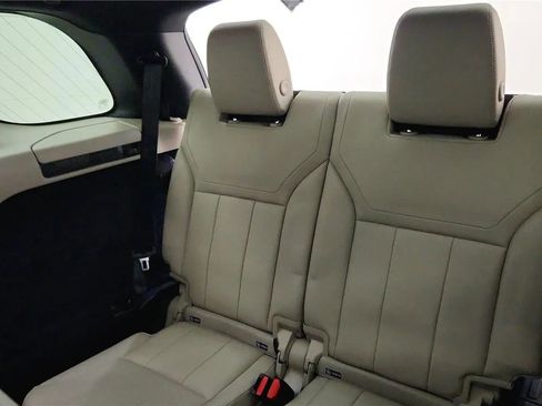 Used 2020 Land Rover Discovery HSE image 37