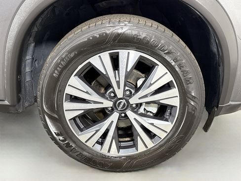 Used 2022 Nissan Rogue SV FWD image 32