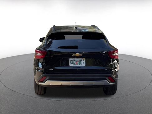 Used 2025 Chevrolet Trax LT w/ LT Convenience Package image 12