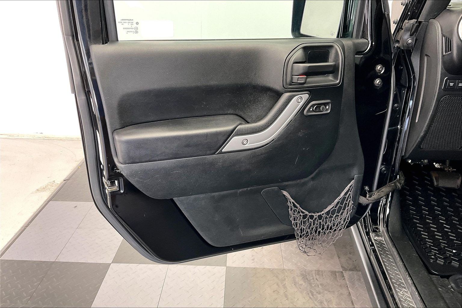 Used 2017 Jeep Wrangler Unlimited Rubicon w/ Connectivity Group AWD/4WD image 25