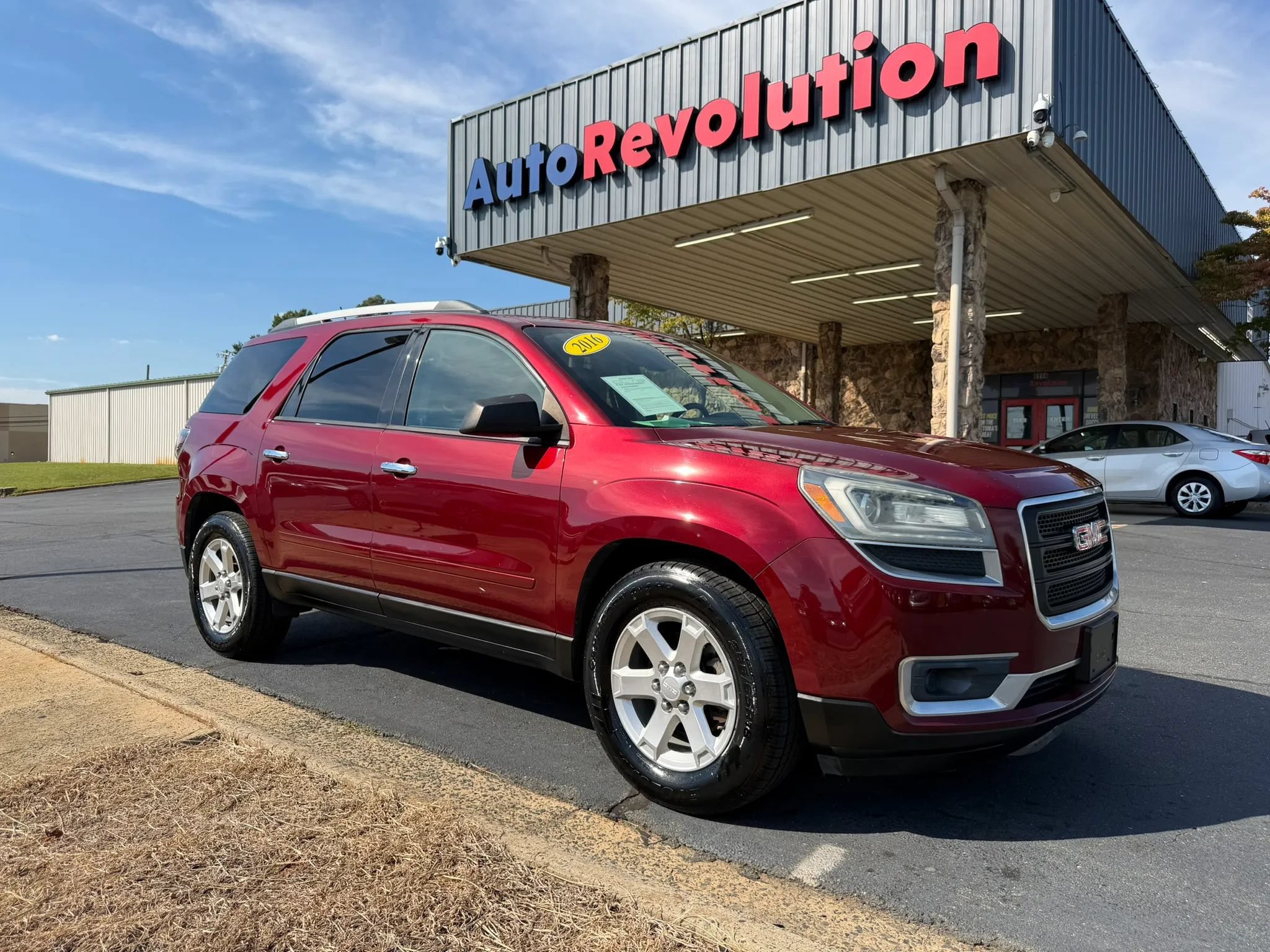 Used 2016 GMC Acadia SLE FWD image 1