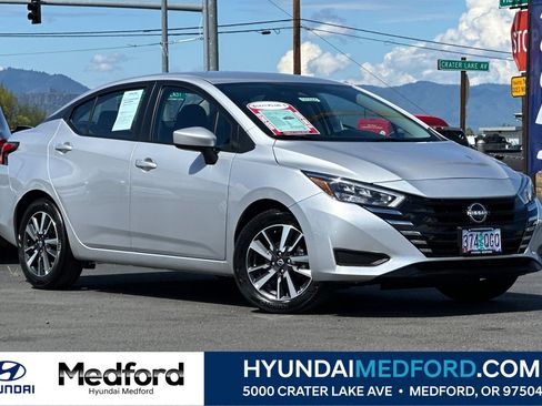 Used 2025 Nissan Versa SV FWD image 1
