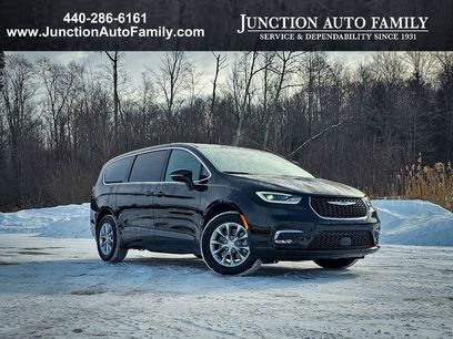 New 2026 Chrysler Pacifica Select