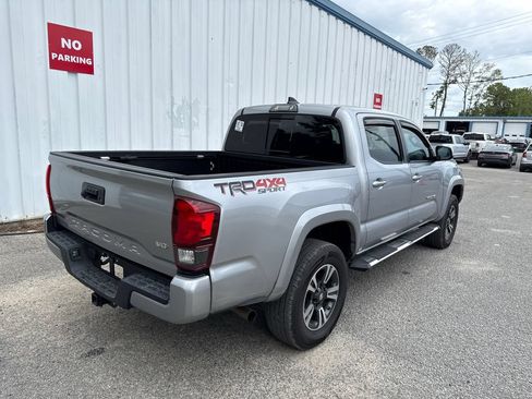 Used 2019 Toyota Tacoma TRD Sport AWD/4WD image 8