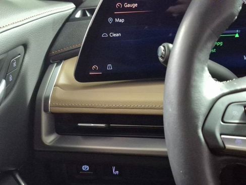 Used 2024 Cadillac XT4 Luxury w/ Cold Weather Package image 16