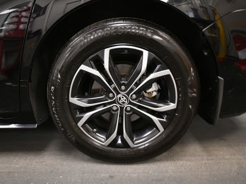 Used 2025 Toyota Sienna Platinum AWD/4WD image 35