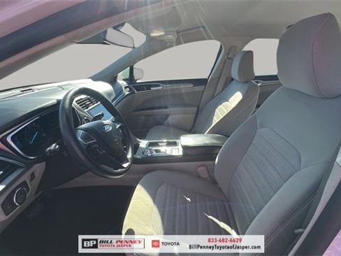 Used 2020 Ford Fusion SE image 11