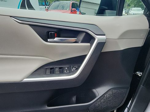 Used 2021 Toyota RAV4 XLE FWD image 18