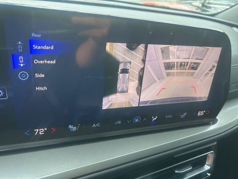 Used 2026 Chevrolet Traverse LT w/ Sun and Wheel Package image 27