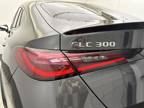 Used 2025 Mercedes-Benz GLC 300 4MATIC image 19