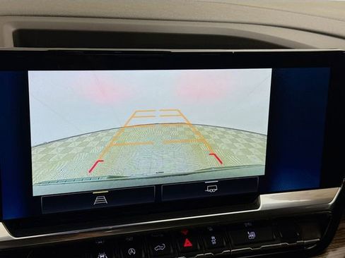 Used 2025 Chevrolet Silverado 1500 LT image 17