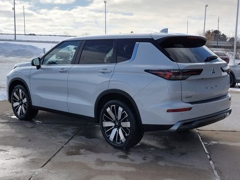 New 2026 Mitsubishi Outlander SE image 17