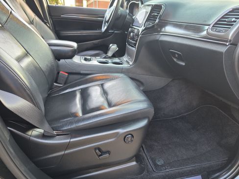 Used 2019 Jeep Grand Cherokee Limited AWD/4WD image 12
