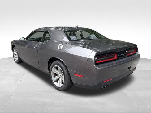 Used 2015 Dodge Challenger SXT w/ Driver Convenience Group RWD image 3