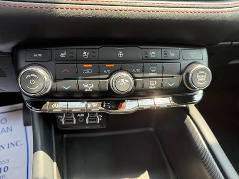 Used 2024 Dodge Durango GT AWD/4WD image 31