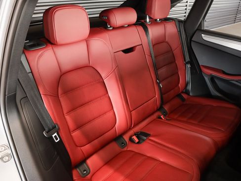 Certified 2024 Porsche Macan GTS AWD/4WD image 7