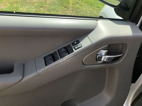 Used 2011 Nissan Frontier SV w/ SV Premium Utility Pkg image 20