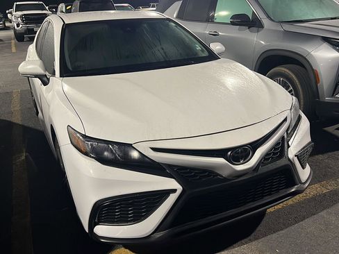 Certified 2024 Toyota Camry SE w/ Convenience Package image 4