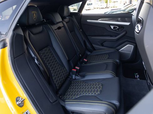 Used 2021 Lamborghini Urus AWD/4WD image 47