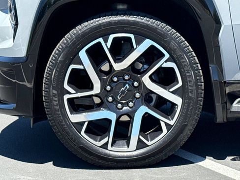 Used 2025 Chevrolet Silverado EV RST AWD/4WD image 15