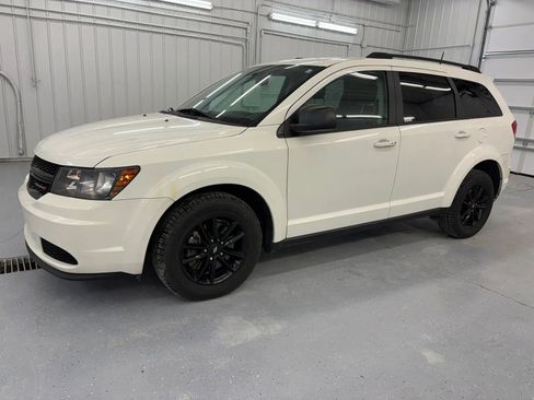Used 2020 Dodge Journey SE w/ Blacktop Package FWD image 9