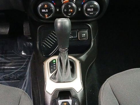 Used 2015 Jeep Renegade Latitude w/ Popular Equipment Group image 13