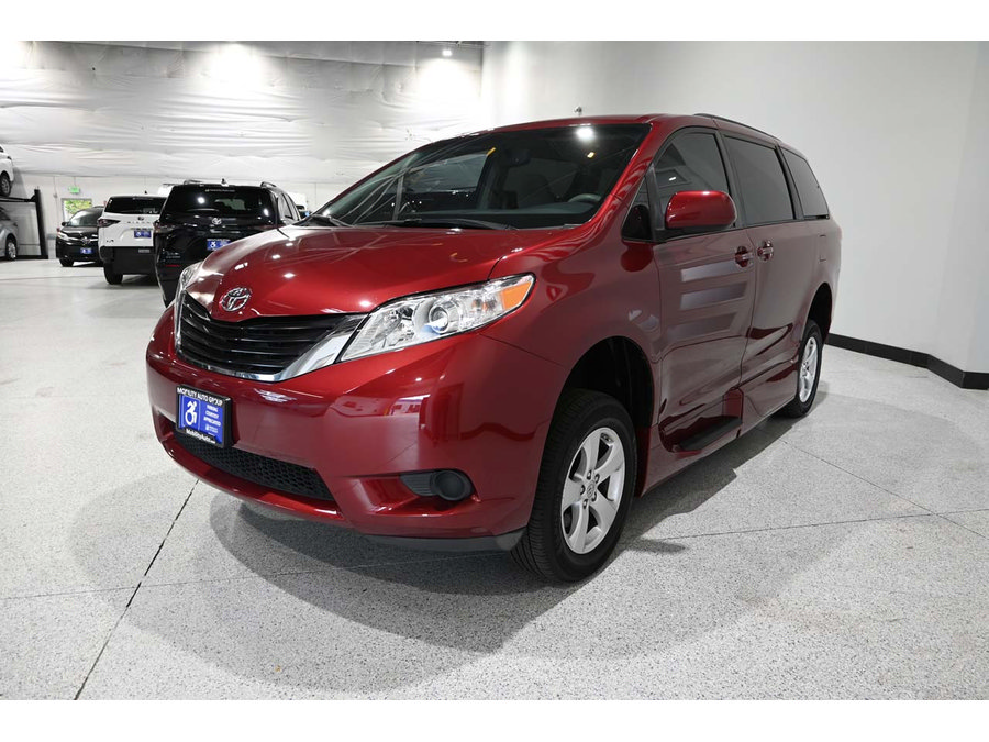 Used 2013 Toyota Sienna LE FWD image 10