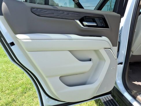 New 2026 GMC Yukon Denali w/ Denali Reserve Package AWD/4WD image 18