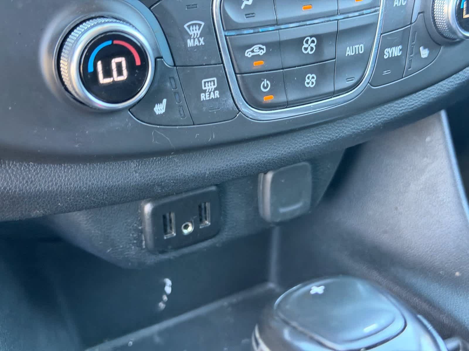 Used 2019 Chevrolet Traverse LT FWD image 18