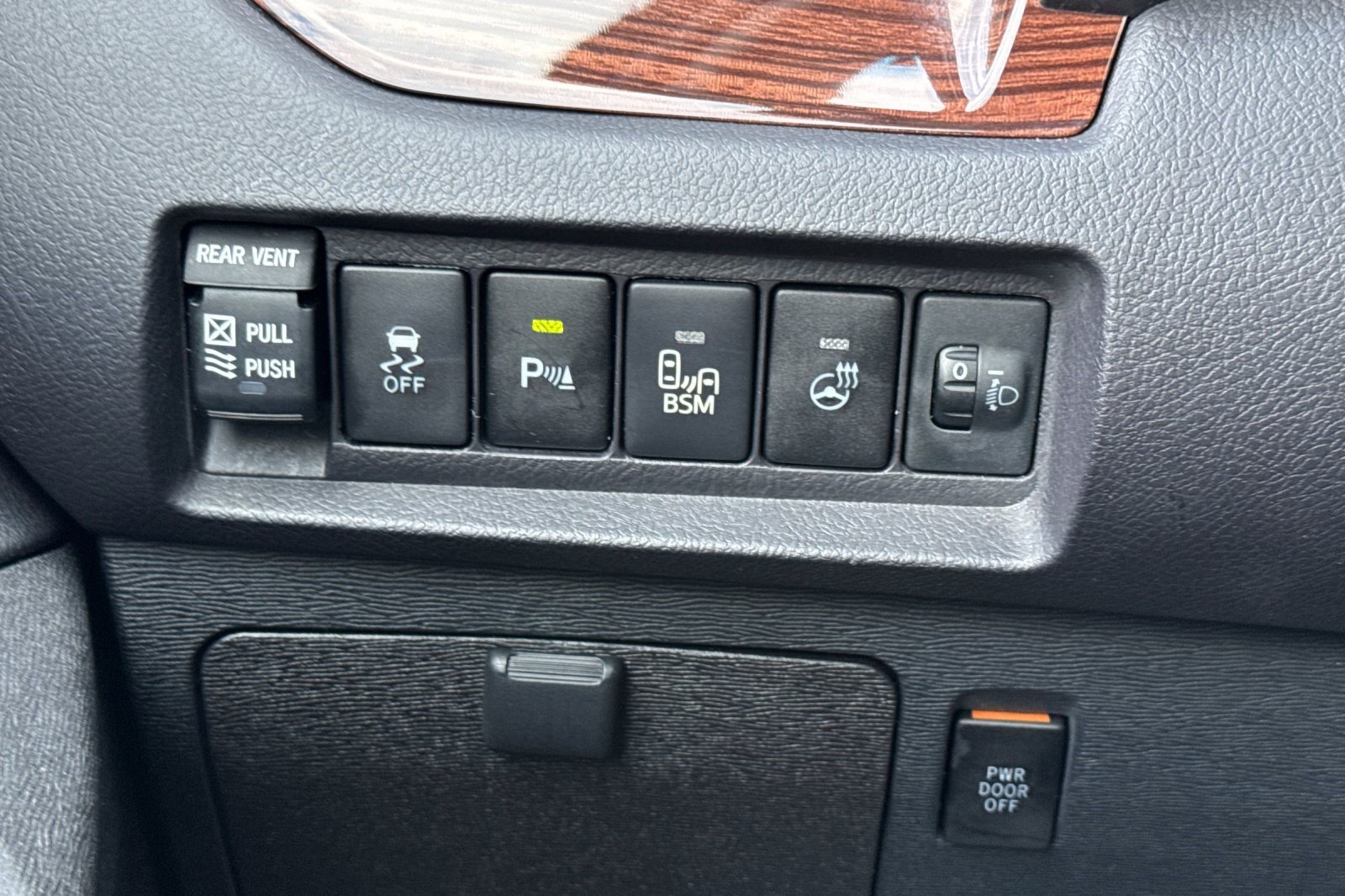 Used 2015 Toyota Sienna Limited Premium AWD/4WD image 39