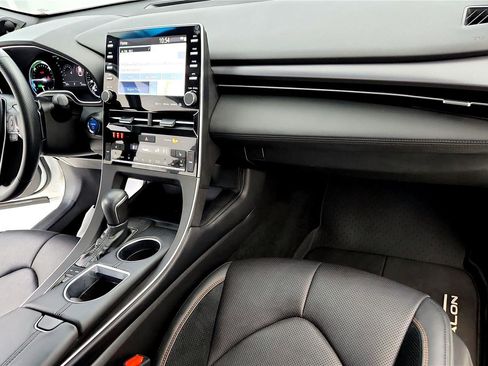 Certified 2020 Toyota Avalon XSE image 25