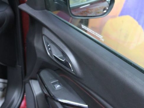 Used 2025 Chevrolet Trax RS w/ Sunroof Package FWD image 11