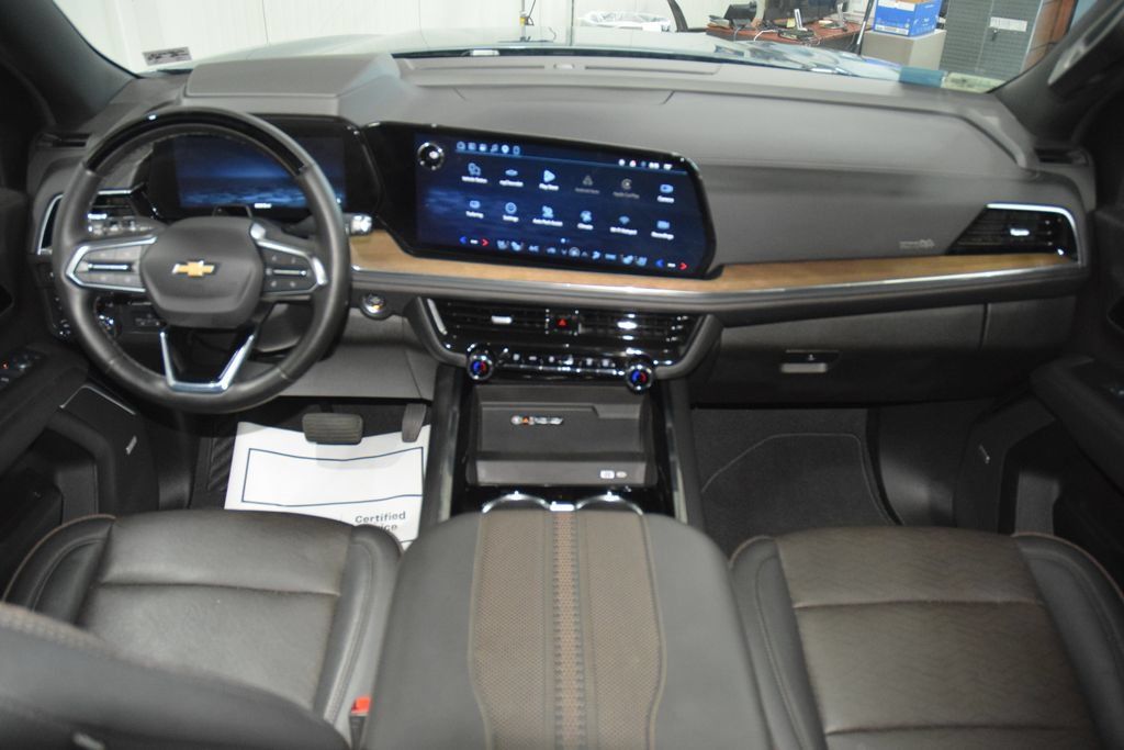 Used 2025 Chevrolet Suburban High Country AWD/4WD image 32