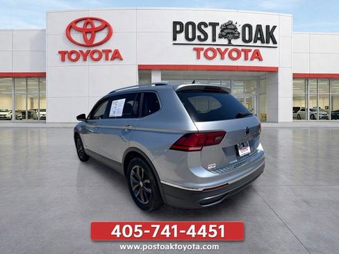 Used 2023 Volkswagen Tiguan SE w/ Panoramic Sunroof Package FWD image 7
