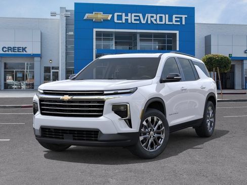 New 2026 Chevrolet Traverse LT w/ Sun and Wheel Package FWD image 7