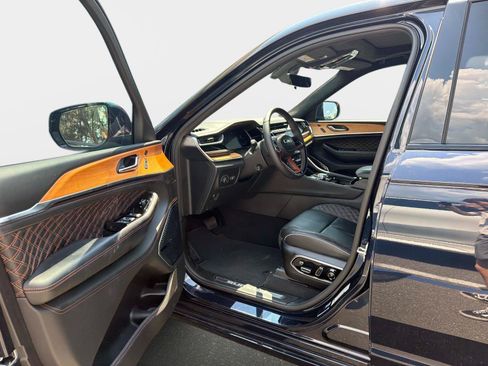 Used 2024 Jeep Grand Cherokee Summit AWD/4WD image 18